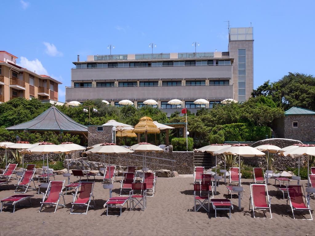 מרינה די קסטנייטו קרדוצ'י Hotel I Ginepri מראה חיצוני תמונה