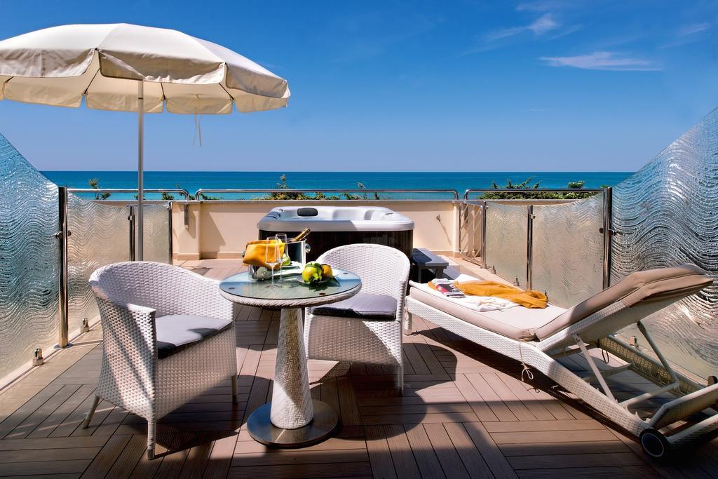 מרינה די קסטנייטו קרדוצ'י Hotel I Ginepri חדר תמונה