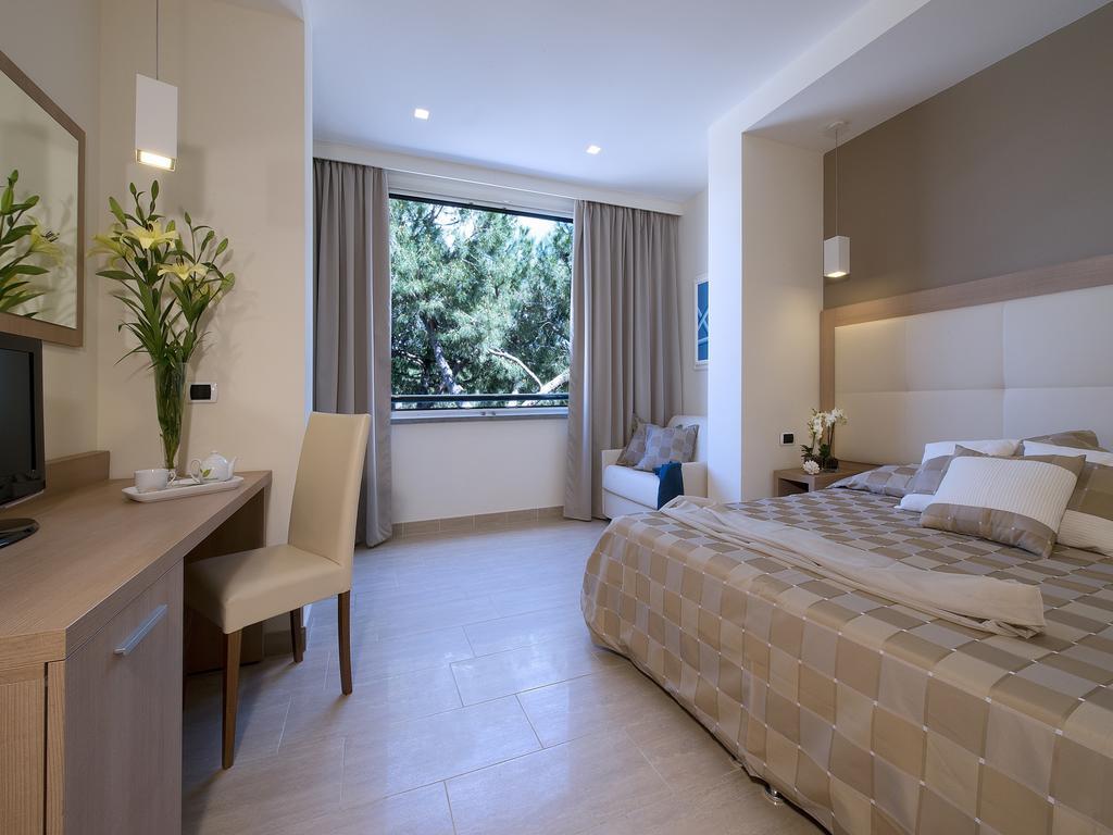 מרינה די קסטנייטו קרדוצ'י Hotel I Ginepri חדר תמונה