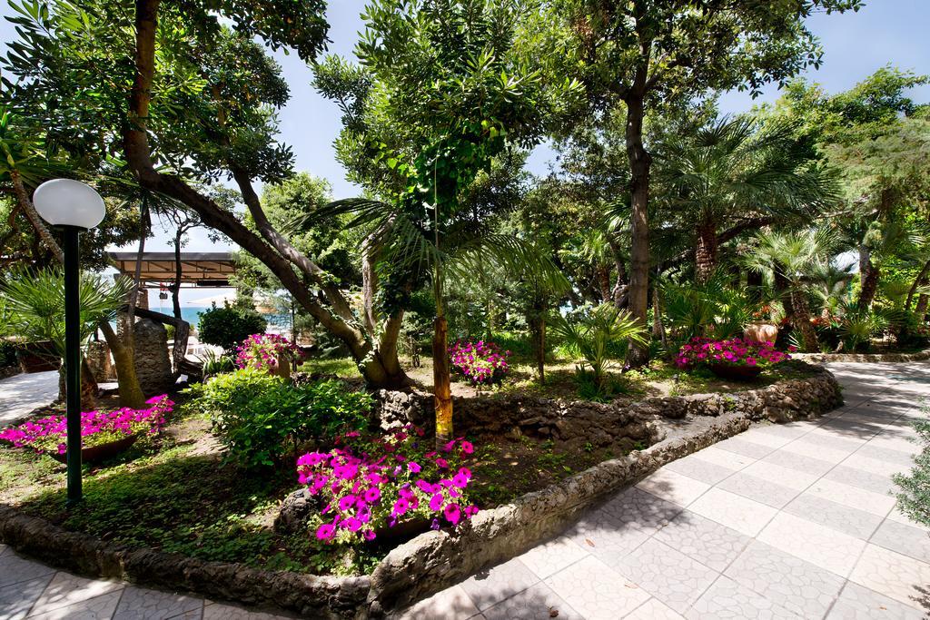 מרינה די קסטנייטו קרדוצ'י Hotel I Ginepri מראה חיצוני תמונה