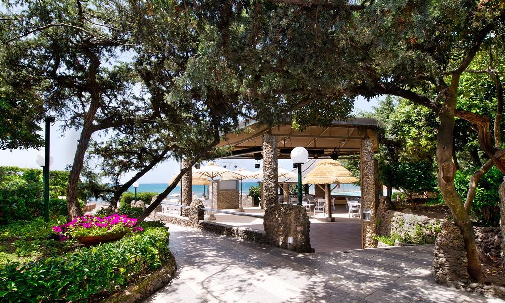 מרינה די קסטנייטו קרדוצ'י Hotel I Ginepri מראה חיצוני תמונה