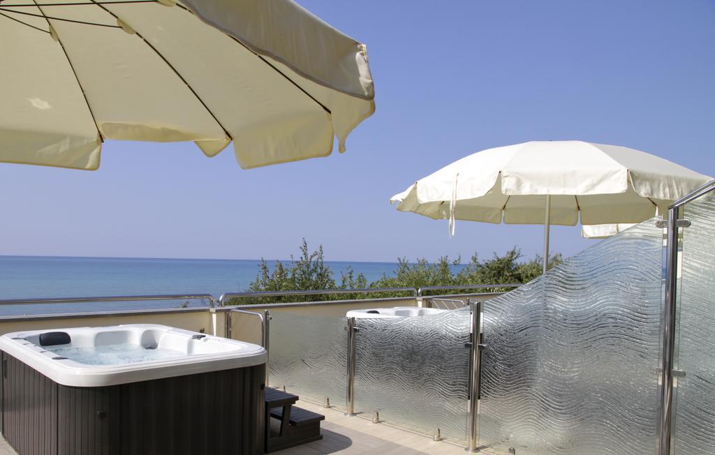 מרינה די קסטנייטו קרדוצ'י Hotel I Ginepri מראה חיצוני תמונה
