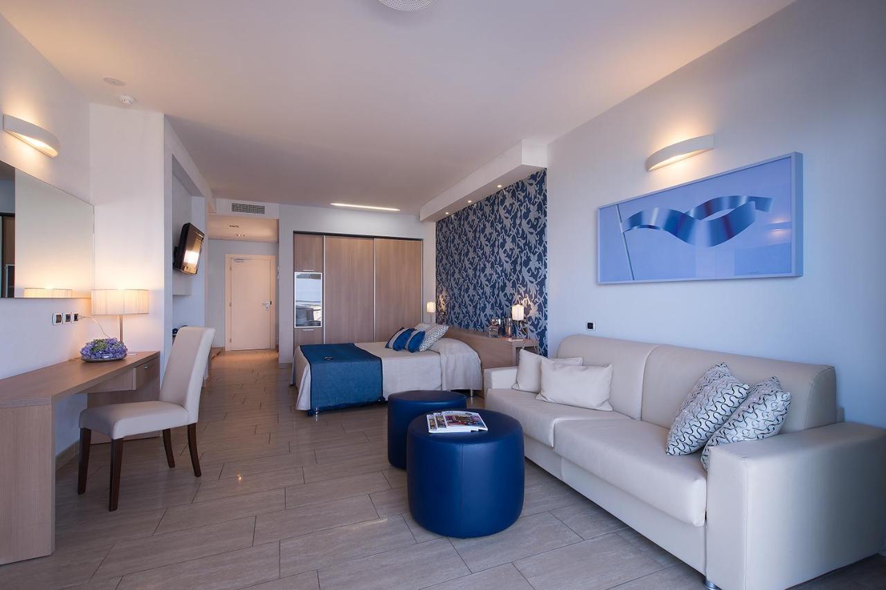 מרינה די קסטנייטו קרדוצ'י Hotel I Ginepri מראה חיצוני תמונה