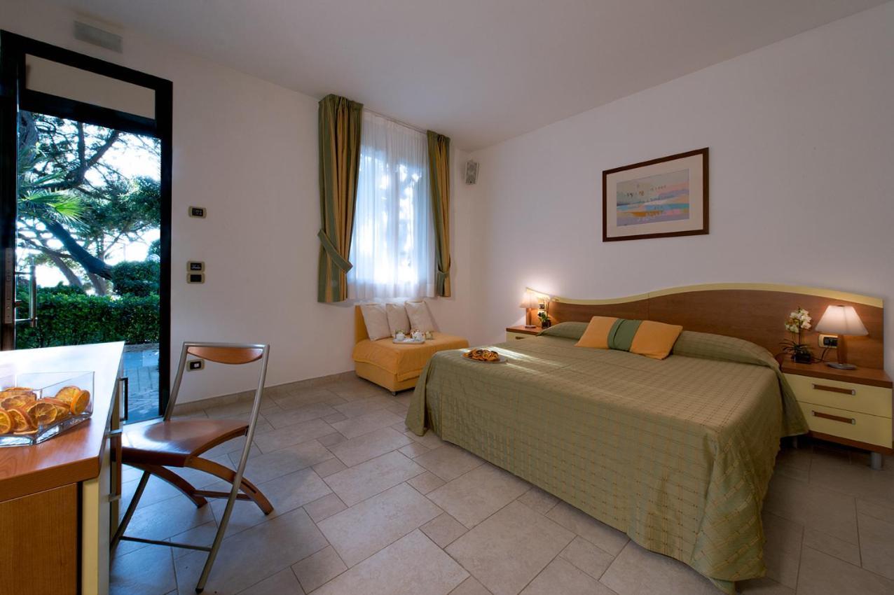מרינה די קסטנייטו קרדוצ'י Hotel I Ginepri מראה חיצוני תמונה