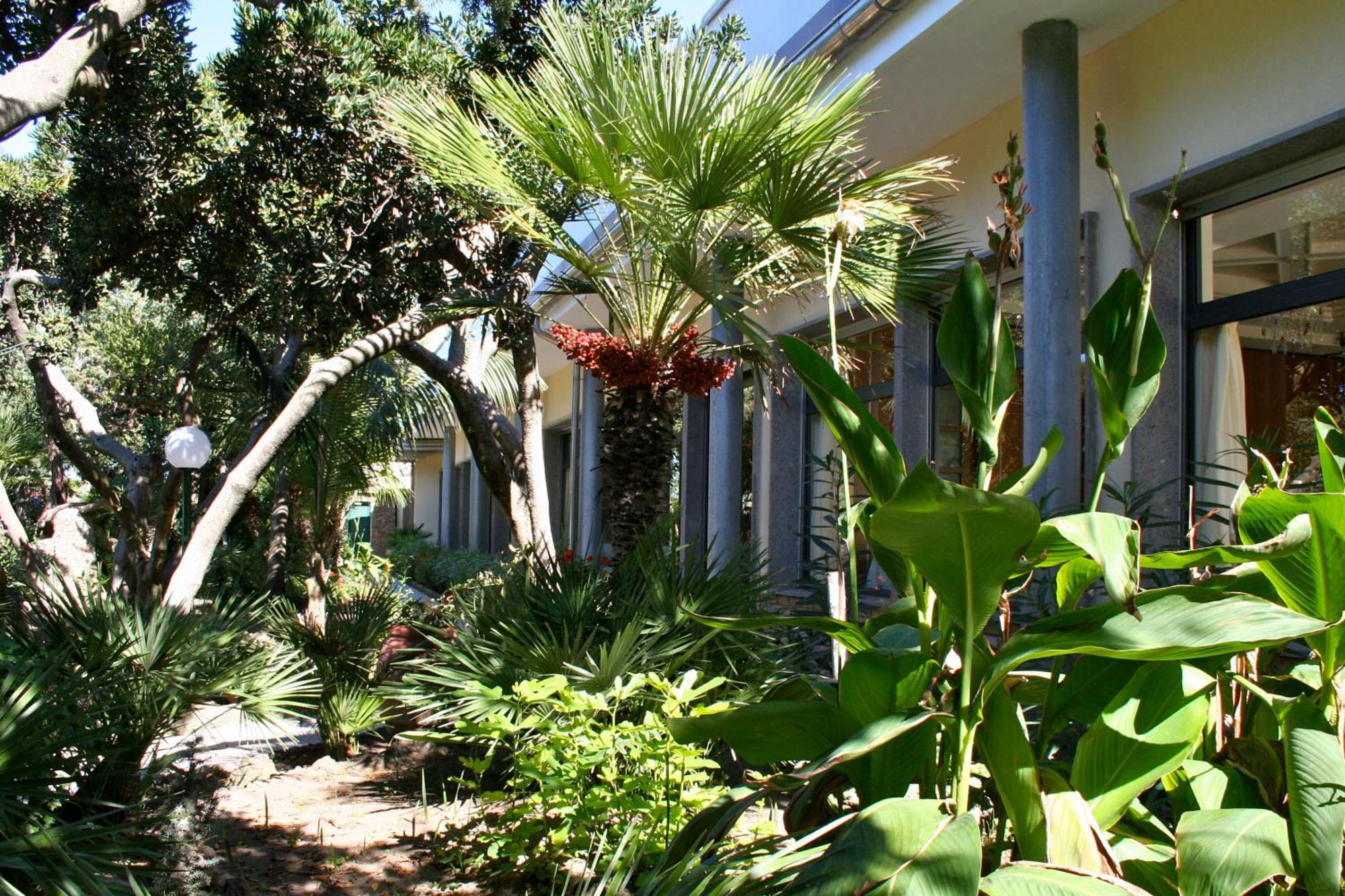 מרינה די קסטנייטו קרדוצ'י Hotel I Ginepri מראה חיצוני תמונה