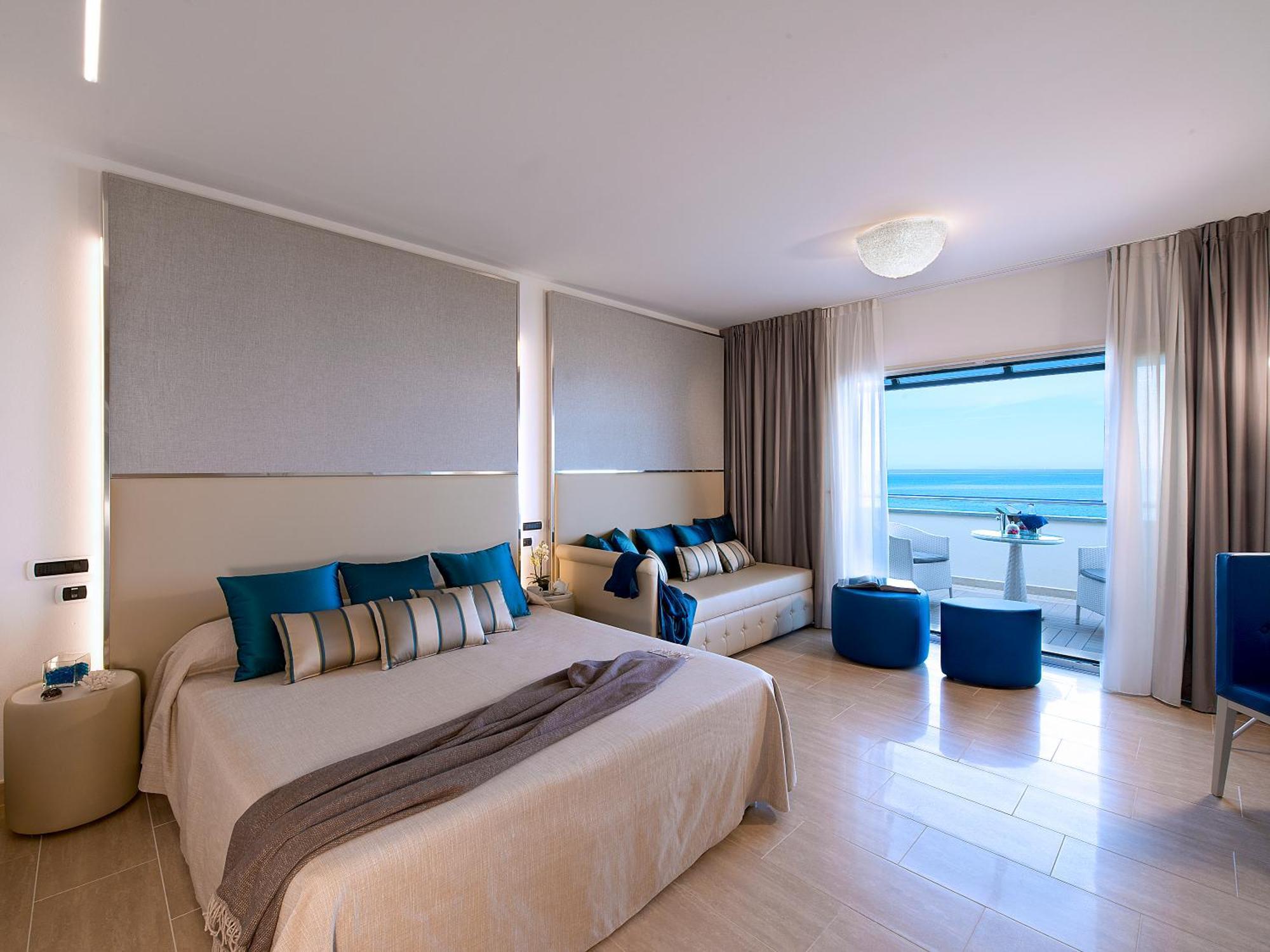 מרינה די קסטנייטו קרדוצ'י Hotel I Ginepri מראה חיצוני תמונה