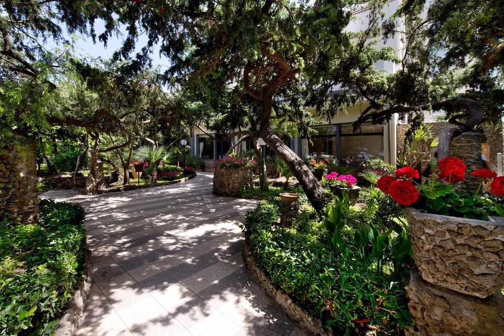 מרינה די קסטנייטו קרדוצ'י Hotel I Ginepri מראה חיצוני תמונה